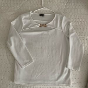 White and elegant semi long sleeve blouse perfect for a night out with friends!